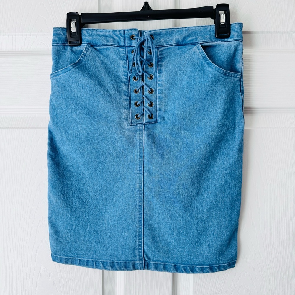 Forever 21 Lace-Up Stretch Denim Mini Skirt | Size M